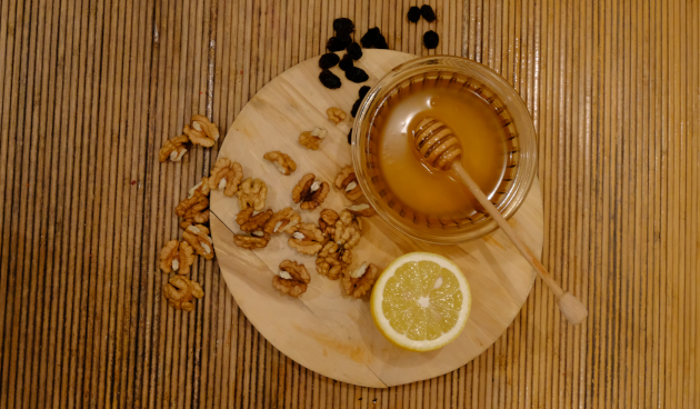Рецепт смеси лимона и меда для полезного лакомства и поддержания здоровья